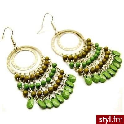 Clea's 3.5 Inch Green Beaded Chandelier Earrings - Polyvore. Pobrano ze strony: http://www.polyvore.com/cleas_inch_green_beaded_chandelier/thing?id=13795851 - Pozostałe Dodatki Moda