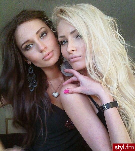 odcienie blondu i brązu loki , fale - Blond Rozpuszczone Kręcone Na co dzień Długie Fryzury