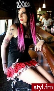 Jeśli zdjecie juz jest w galerii podaj link to usune :) - EMO Alternatywne Średnie Fryzury