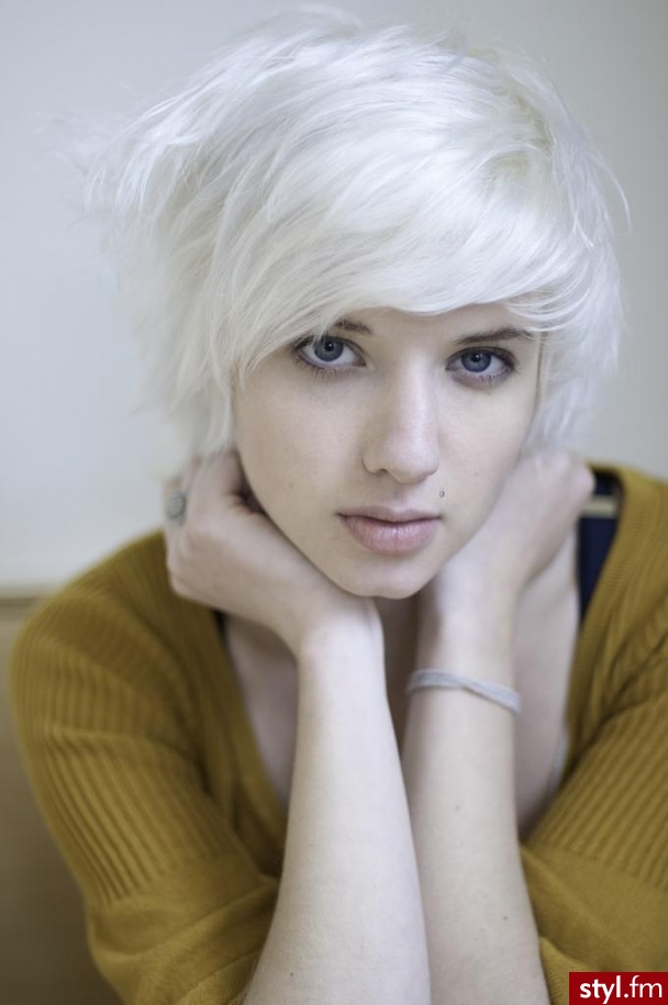 Blond Rozpuszczone Proste z grzywką Na co dzień Krótkie Fryzury