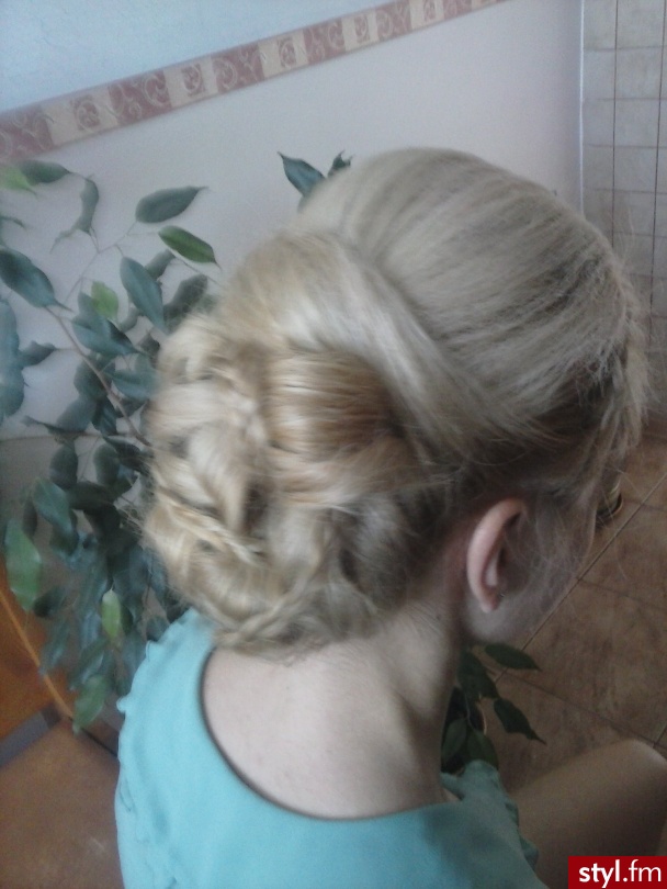 Blond Upięcie Proste Wieczorowe Średnie Fryzury