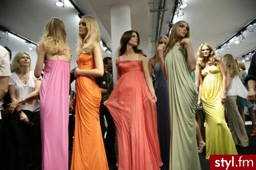 Sukienki Moda