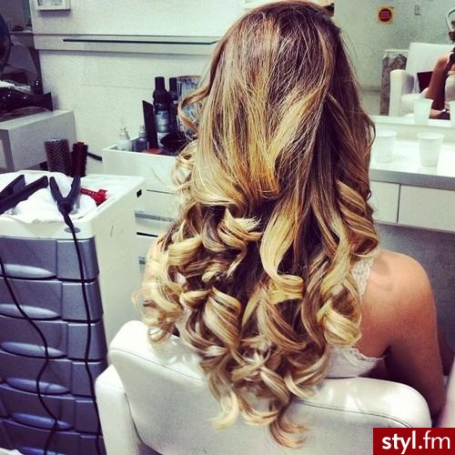 Blond Rozpuszczone Kręcone Na co dzień Długie Fryzury