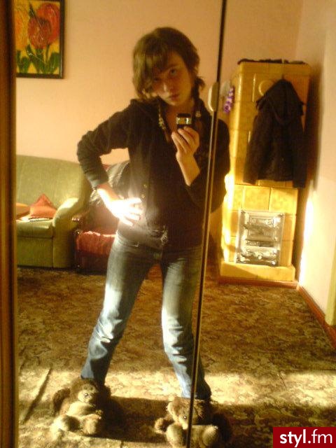 no więc... włosy ścięte warstwowo a następnie zrobione 2 warkocze :) nic trudnego, można samemu w domo wykonać xD - Długie Fryzury