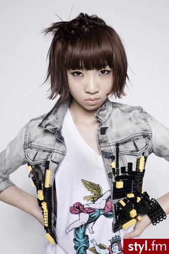 .... 2ne1 - Średnie Fryzury
