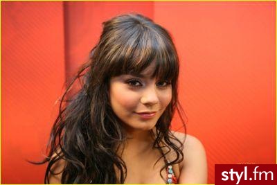 Vanessa Hudgens - Kręcone z grzywką Na co dzień Średnie Fryzury