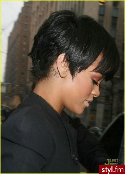 Robyn RIHANNA Fenty - Krótkie Fryzury