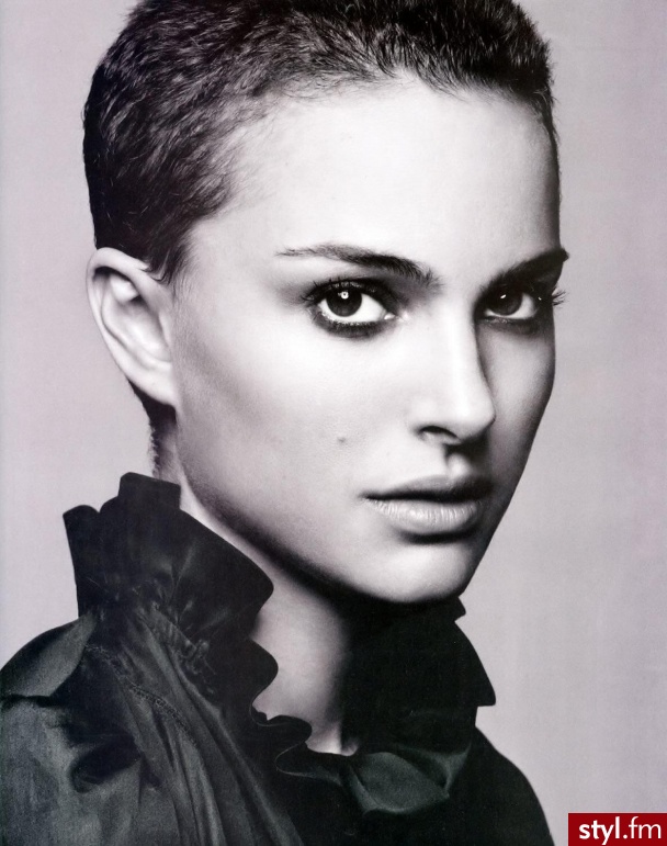 Natalie Portman. . - Krótkie Fryzury