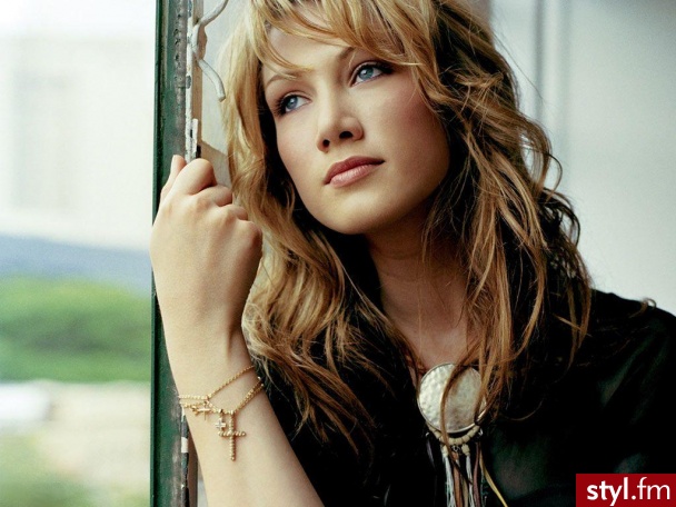 (\",). Delta Goodrem - Średnie Fryzury