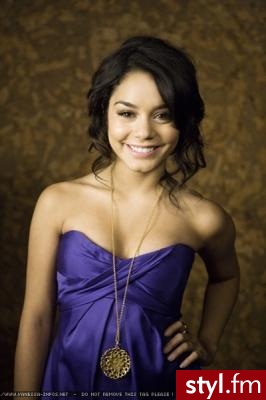 Vanessa Hudgens. Fryzura wieczorowa - Wieczorowe Średnie Fryzury