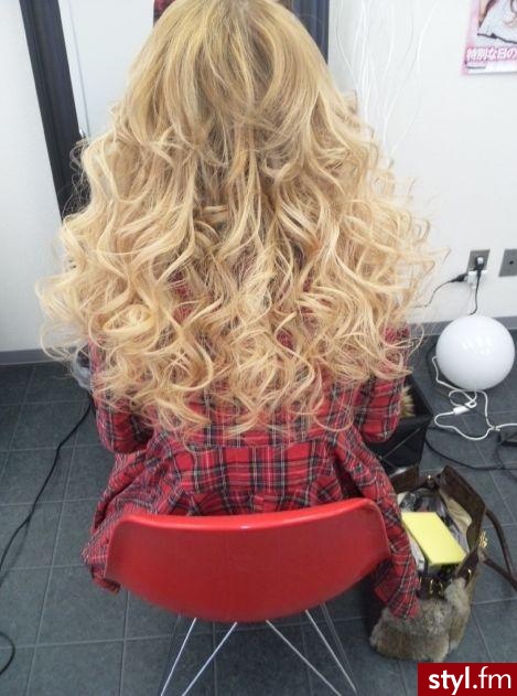 Blond Rozpuszczone Kręcone Na co dzień Długie Fryzury