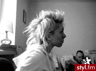 Prawdziwy Irokez! - Blond Punk Rock Alternatywne Krótkie Fryzury