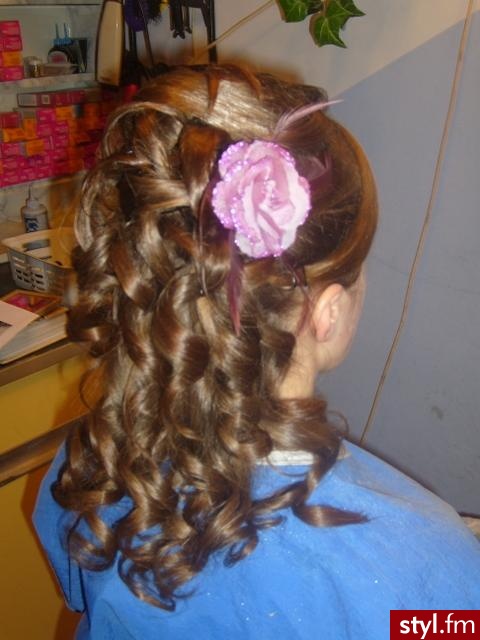Wieczorowe Średnie Fryzury