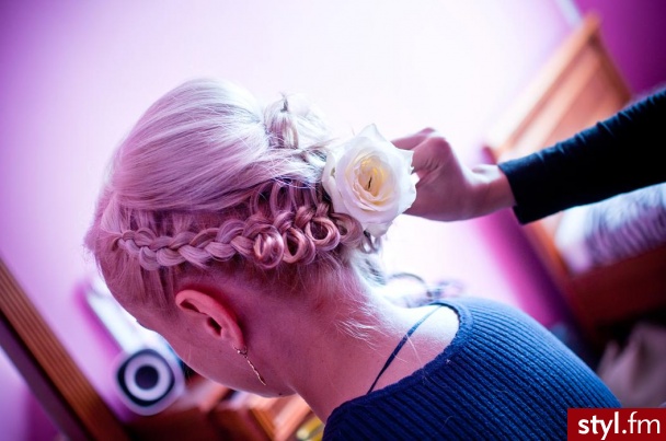 Blond Warkocze Kręcone Ślubne Średnie Fryzury