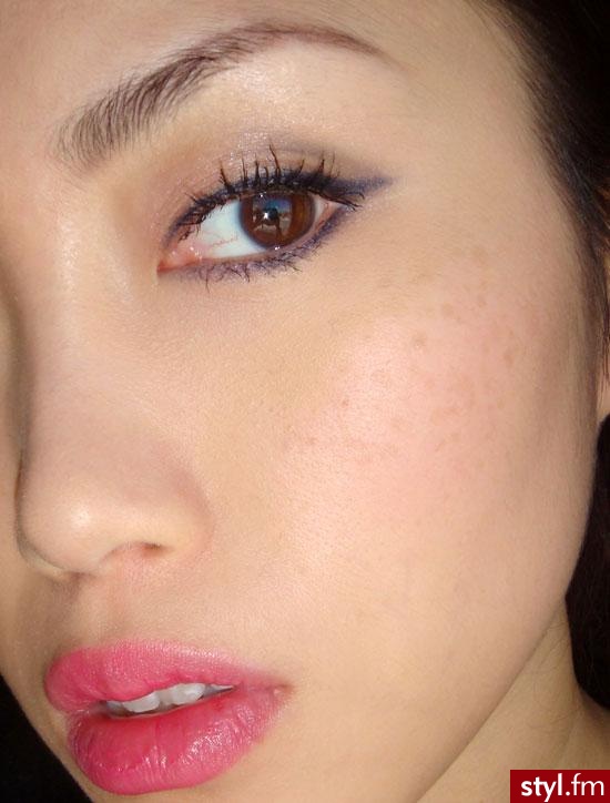 twarz. NYX Cosmetics HD Studio Photogenic Foundation Review and Swatches - Makijaże
