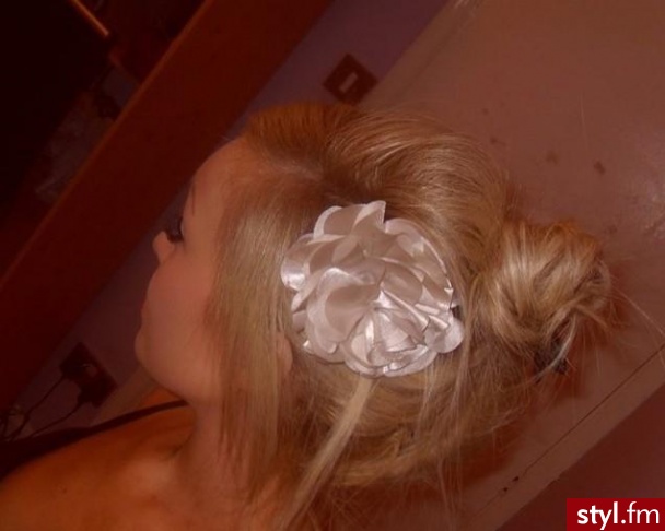Blond Upięcie Proste Wieczorowe Średnie Fryzury