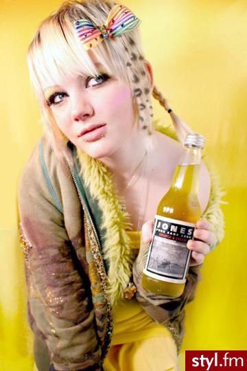 Dakota Rose - Średnie Fryzury