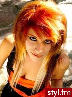 to nie moja fotka ^^ jeżeli to zdjecie znajduje sie juz w galerii prosze napisac, to usune xd - EMO Alternatywne Średnie Fryzury