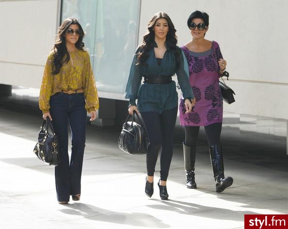 Kourtney & Kim & Kris Kardashian - Moda uliczna Inne Moda