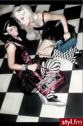 Ja z Pauulinką x) - EMO Alternatywne Średnie Fryzury