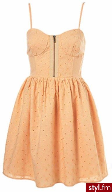 Sukienka - Topshop. Romantyczna sukienka z wiosenno-letniej kolekcji marki Topshop. Morelowa, w drobne, urocze groszki. Ma fantazyjne zapięcie na suwak, dopasowaną górę przypominającą gorset, wąskie ramiączka i rozkloszowany dół marszczony w talii. - Pozostałe Ciuchy Moda