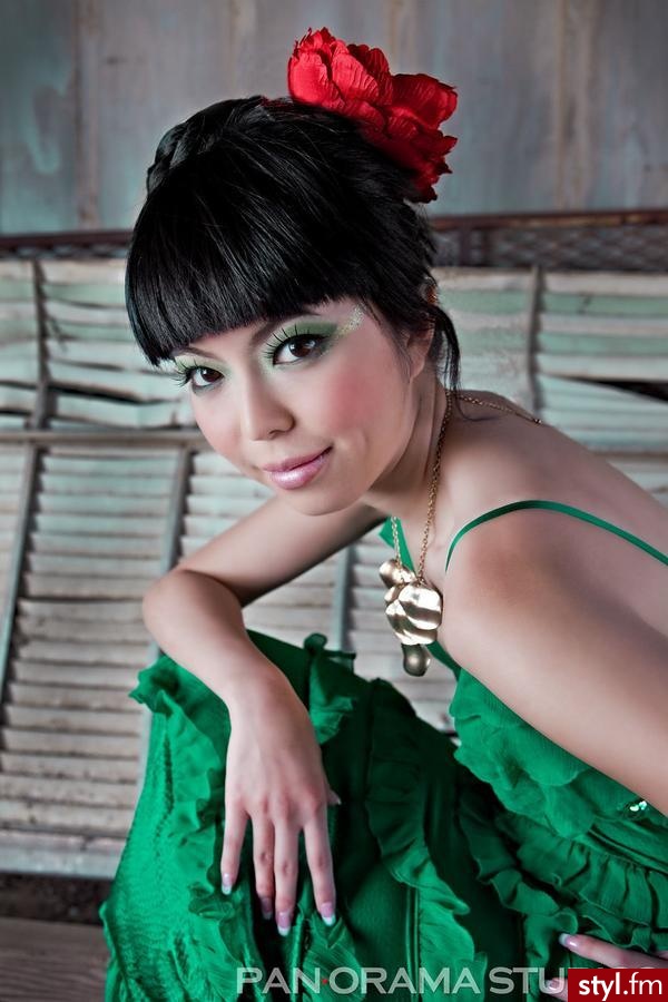 (\",) - Średnie Fryzury