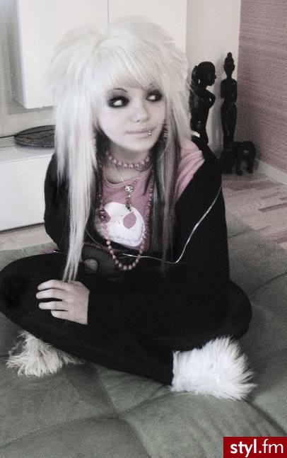 Jeśli zdjęcie już jest w galerii podaj link to usunę ;) - EMO Alternatywne Średnie Fryzury