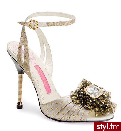 Zjawiskowe buty zaprojektowane przez Betsey Johnson przyozdobione kamieniem od Swarovskiego.
Cena: 225$ - Pozostałe Buty Moda