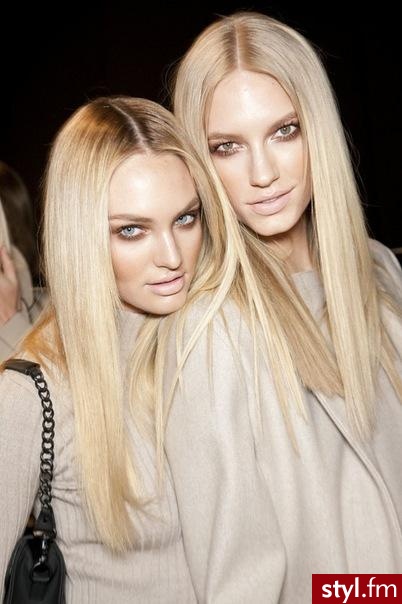Blond Rozpuszczone Proste Na co dzień Długie Fryzury