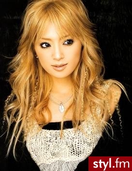 Ayumi Hamasaki - Kręcone Na co dzień Średnie Fryzury
