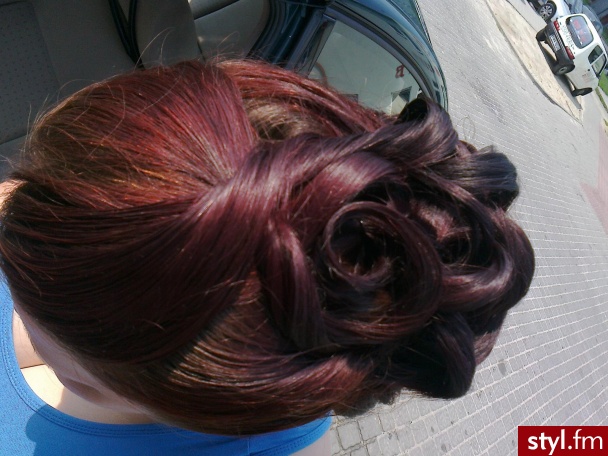 Brązowe Upięcie Proste Ślubne Średnie Fryzury