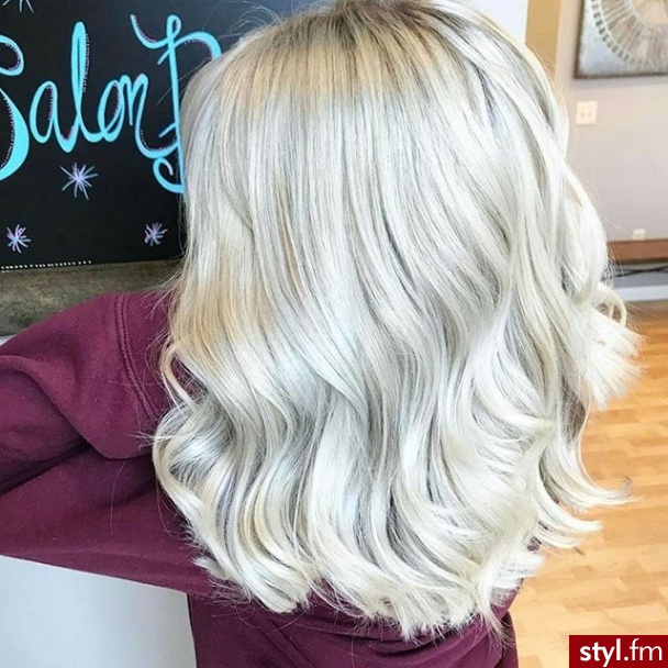 Blond Rozpuszczone Kręcone Na co dzień Długie Fryzury