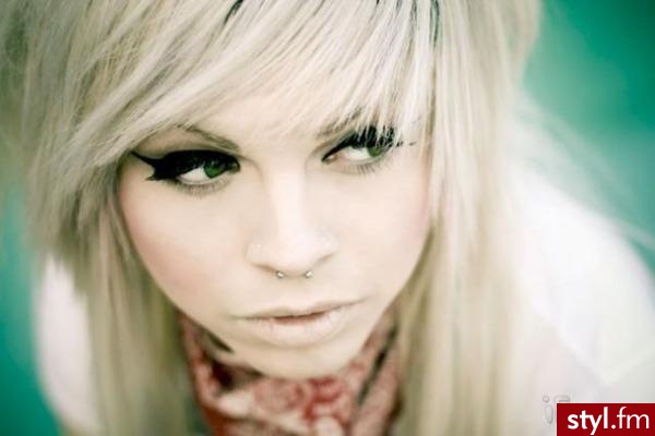 Izzy Hilton. Chłopak! - Średnie Fryzury
