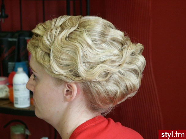 Białystok Salon Fryzjerski La Donna - Wieczorowe Średnie Fryzury