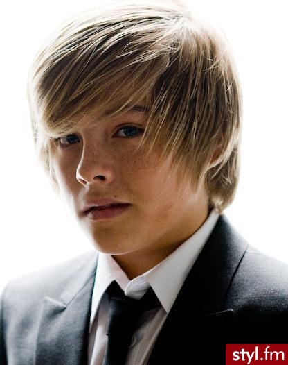 Dylan Sprouse - Średnie Męskie Fryzury