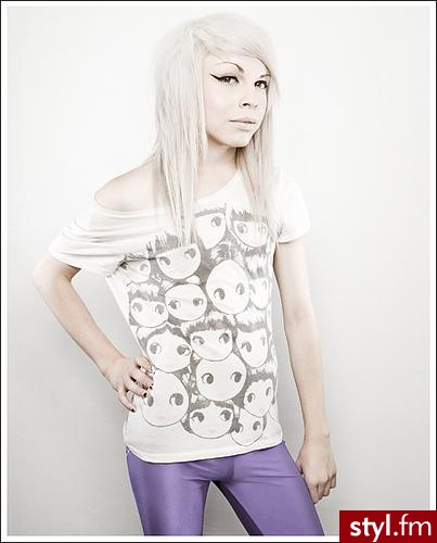 Izzy ;**

Jeżeli zdjęcie jest w galerii proszę o podanie linka a napewno skasuję.. Tylko proszę patrzec na datę dodania ;) ;** - EMO Alternatywne Średnie Fryzury