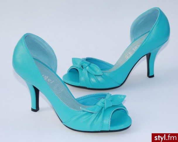 czółenka do kupienia z jednej ze stron za 35 zł :) ps. są też czarne ;) - Pozostałe Buty Moda