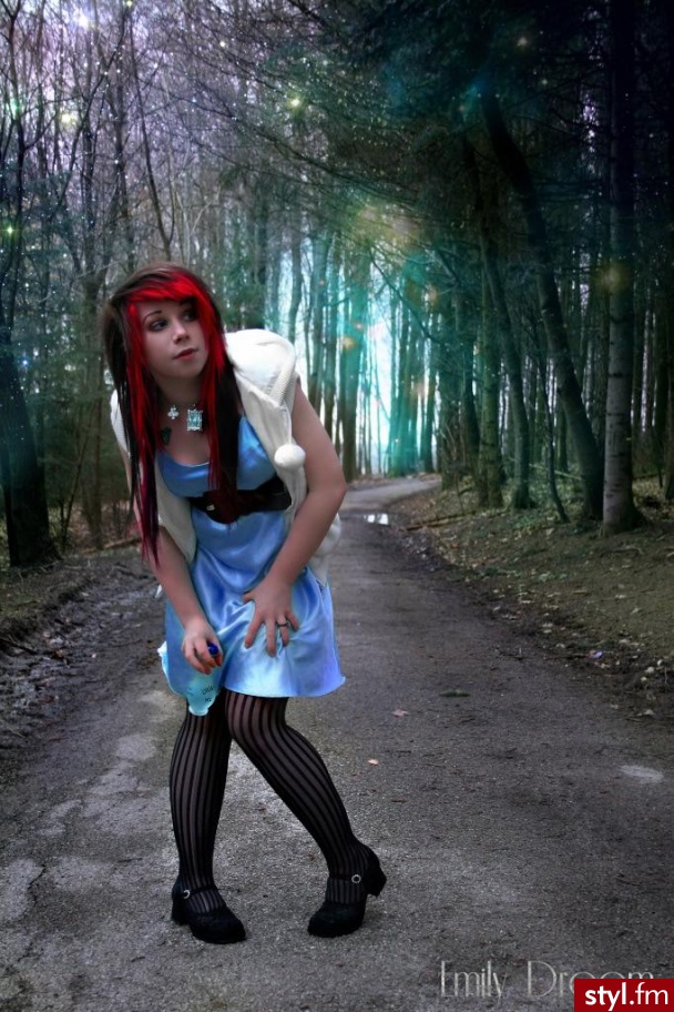 Jeśli zdjęcie już jest w galerii podaj link to usunę :) - EMO Alternatywne Średnie Fryzury
