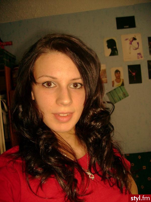 loki. Mój pierwszy raz, włosy kręcone na prostownice ;) - Kręcone Na co dzień Średnie Fryzury