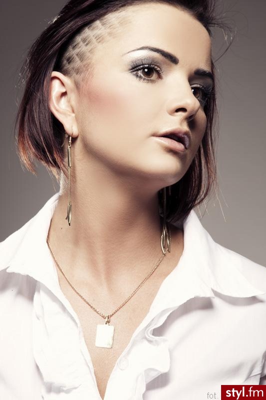 Średnie Fryzury