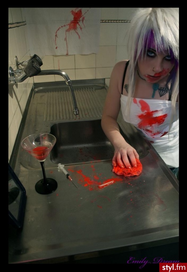 Emily Dream. Jeśli zdjęcie już jest w galerii powiedz :) - EMO Alternatywne Średnie Fryzury