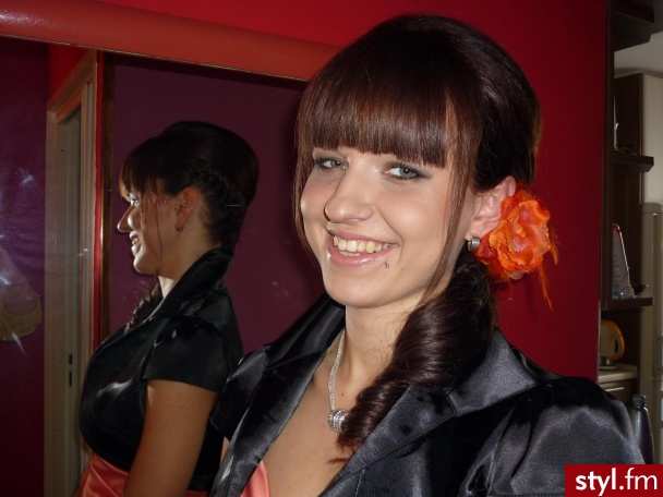 Średnie Fryzury