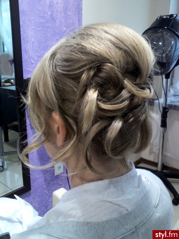 Średnie Fryzury