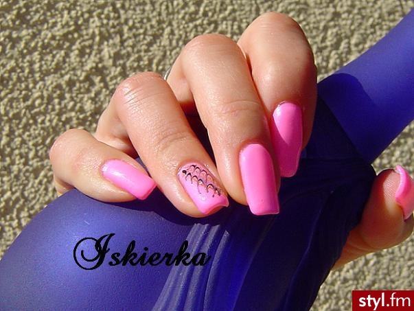 Autor: Iskierka krzykliwy róż :-)). Autor: <b>Iskierka</b><br /> - Paznokcie
