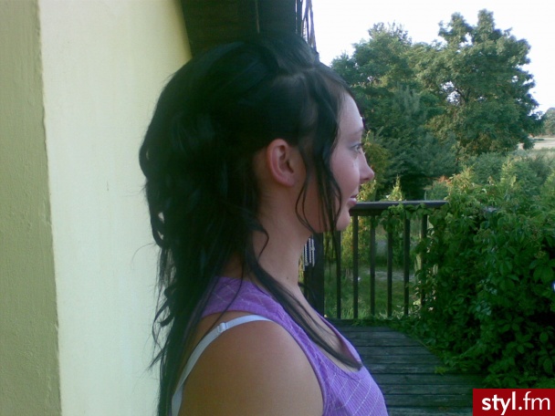 Czarne Upięcie Kręcone Wieczorowe Średnie Fryzury