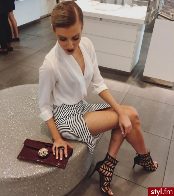 Średnie Spódnice Moda