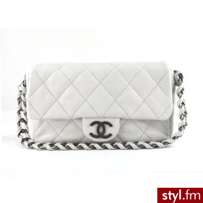 Chanel White Quilted Modern Chain Flap Bag - Bags | Portero... - Polyvore. Pobrano ze strony: http://www.polyvore.com/chanel_white_quilted_modern_chain/thing?id=21745932 - Pozostałe Torebki Moda