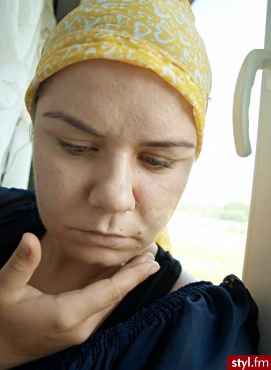 1 i 2 efekt końcowy, 3-nakładanie podkładu 4- malowanie kresek 5-nakładanie tuszu - Makijaże