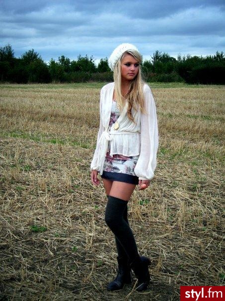 Ponuro ;* - Średnie Fryzury