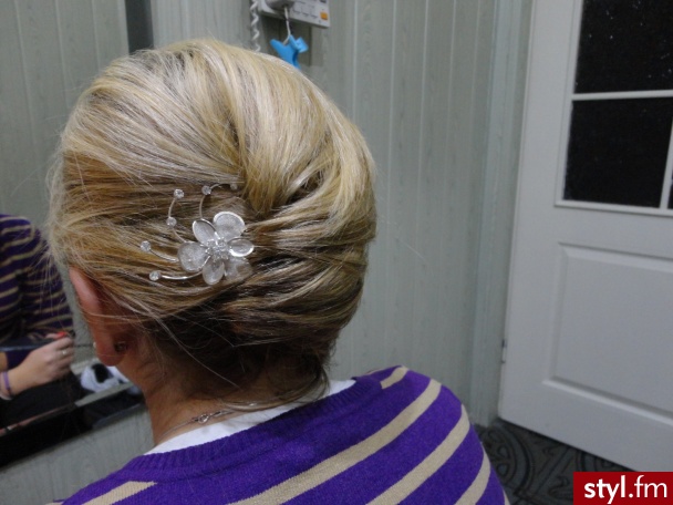 Blond Upięcie Proste Wieczorowe Średnie Fryzury